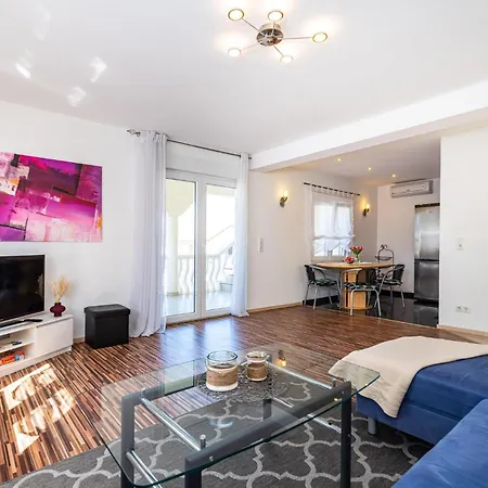 2 Bedroom Awesome In Karin Gornji Apartment *