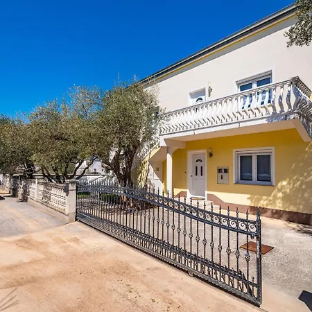Beautiful In Karin Gornji Appartement