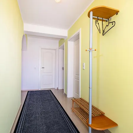 2 Bedroom Awesome In Karin Gornji Gornji Karin
