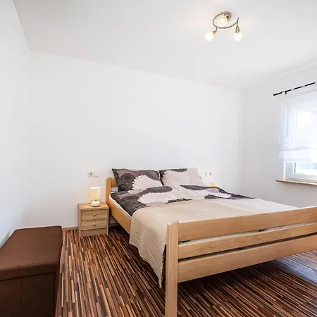 Apartmán In Karin Gornji With Wifi