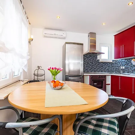 2 Bedroom Awesome In Karin Gornji Gornji Karin
