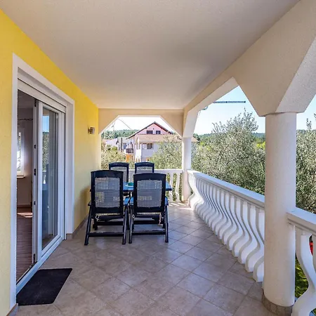 2 Bedroom Awesome In Karin Gornji * Gornji Karin