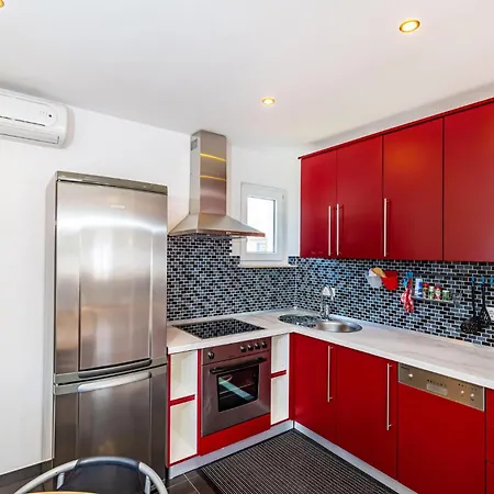2 Bedroom Awesome In Karin Gornji